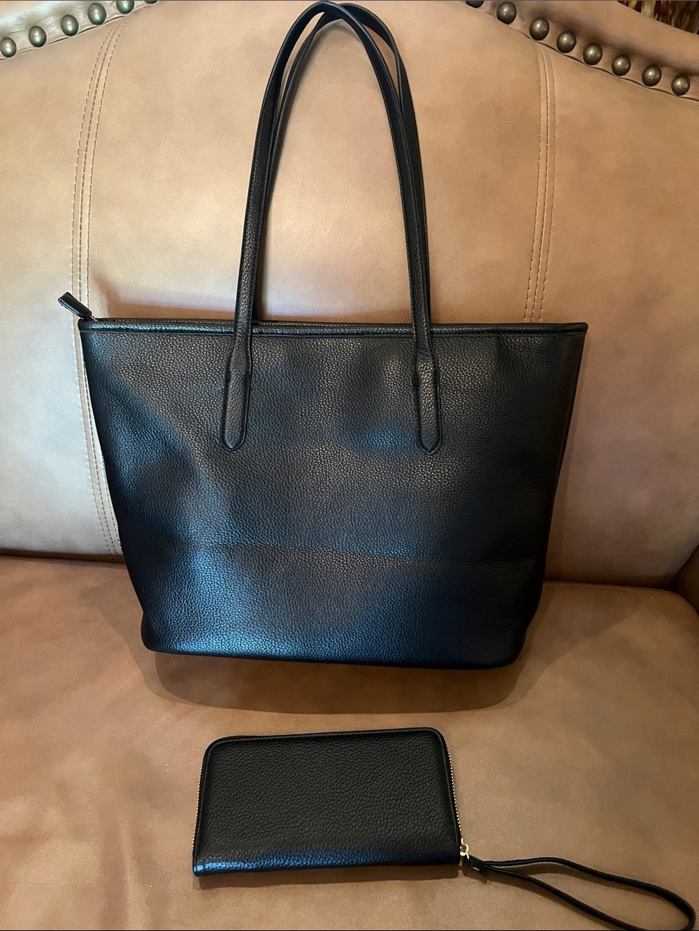 Gucci Black Leather Tote with Matching Wristlet - Picture 4 of 12